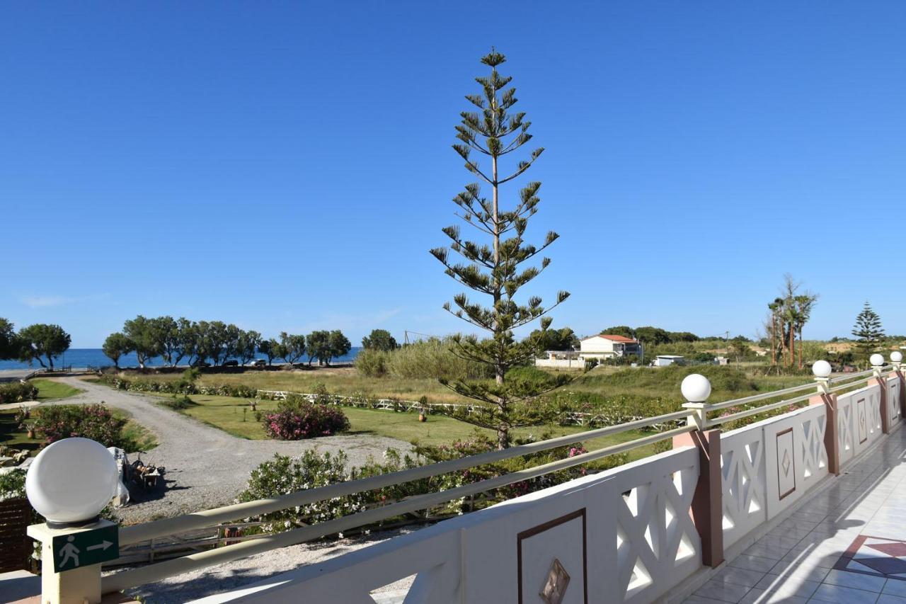 Odos Oneiron Bay Tavronitis