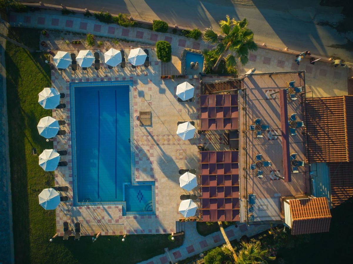 Odos Oneiron Bay 3* Tavronitis
